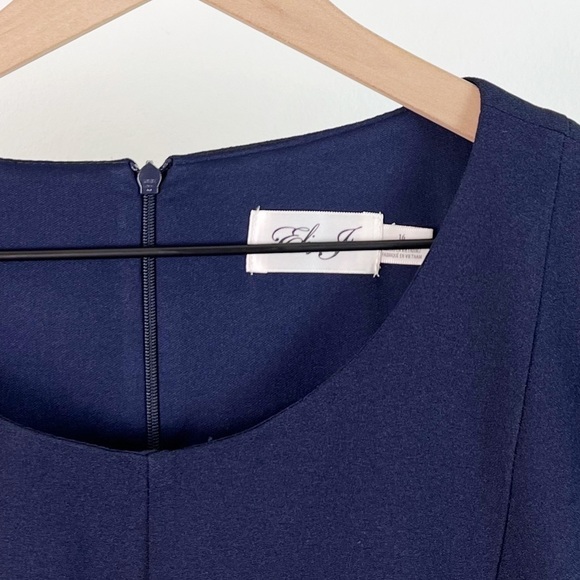 NWT Eliza J Crepe Shirred Elbow Sleeve A Line Knee Length Dress in Navy - Picture 5 of 8